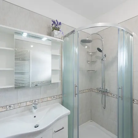 Luxury Apartment With Garden Jacuzzi And Wellness Trogir Exterior photo