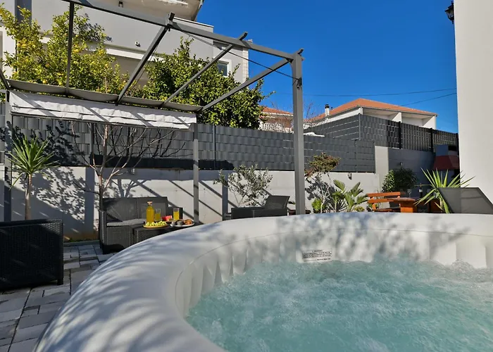 Luxury Apartment With Garden Jacuzzi And Wellness