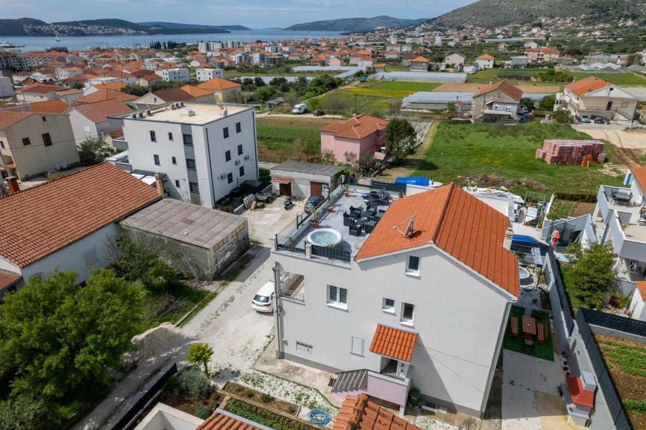 Luxury With Garden Jacuzzi And Wellness Apartman Trogir
