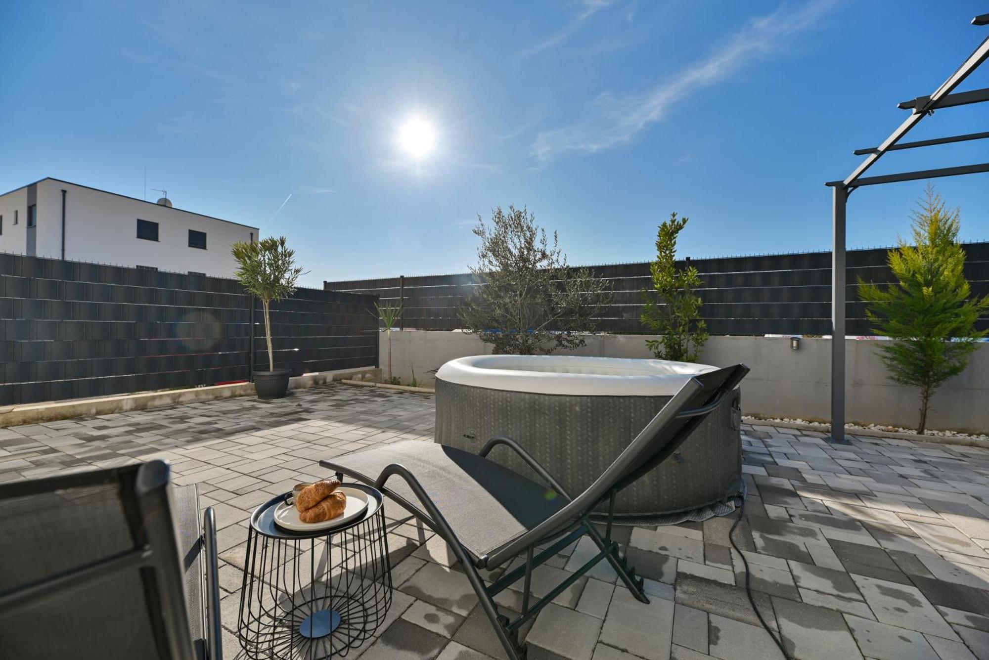 Luxury With Garden Jacuzzi And Wellness Apartman *