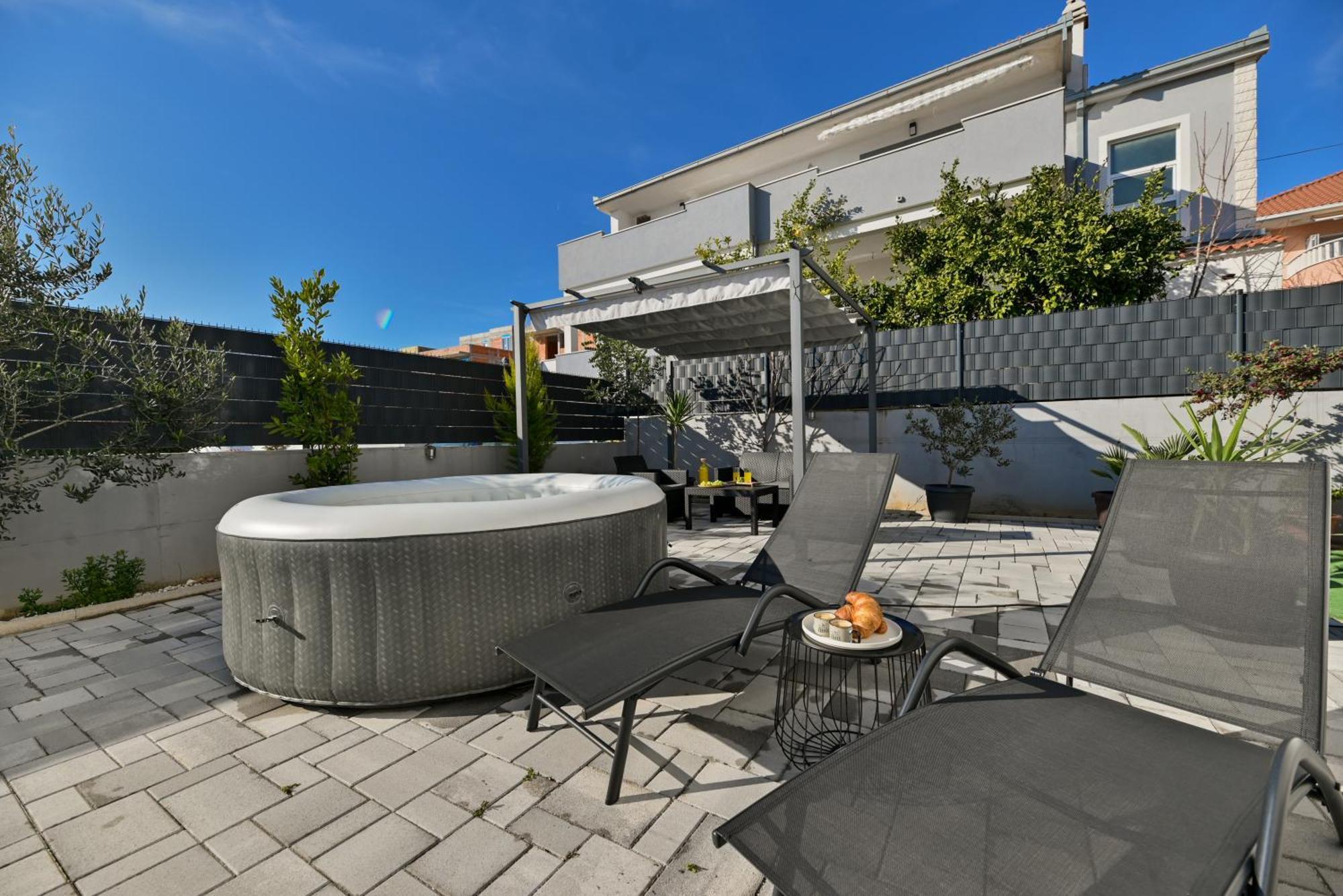 Luxury With Garden Jacuzzi And Wellness Apartman *