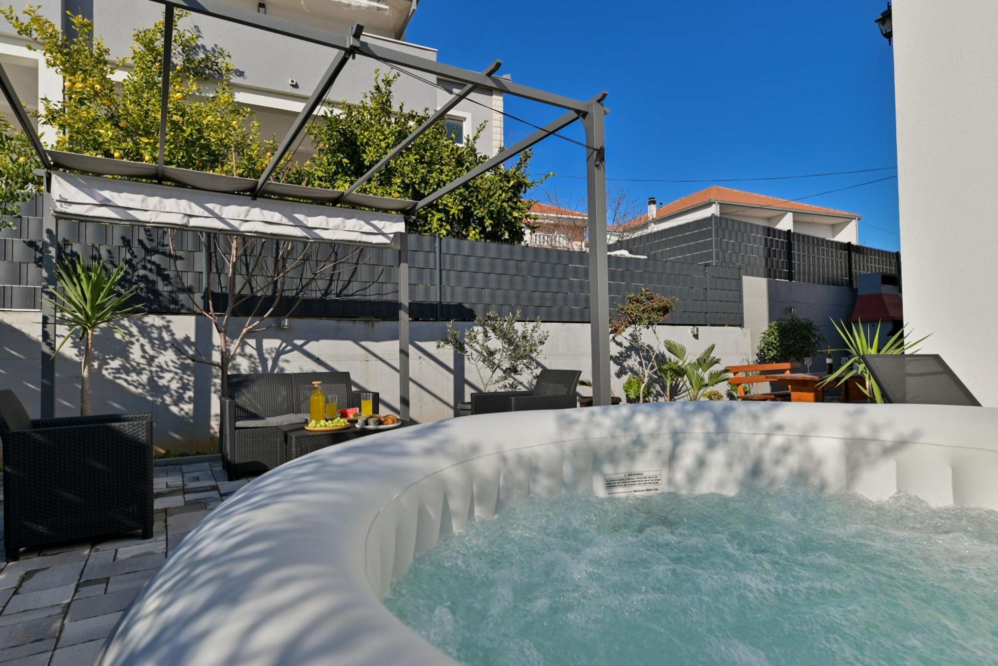 Luxury With Garden Jacuzzi And Wellness *