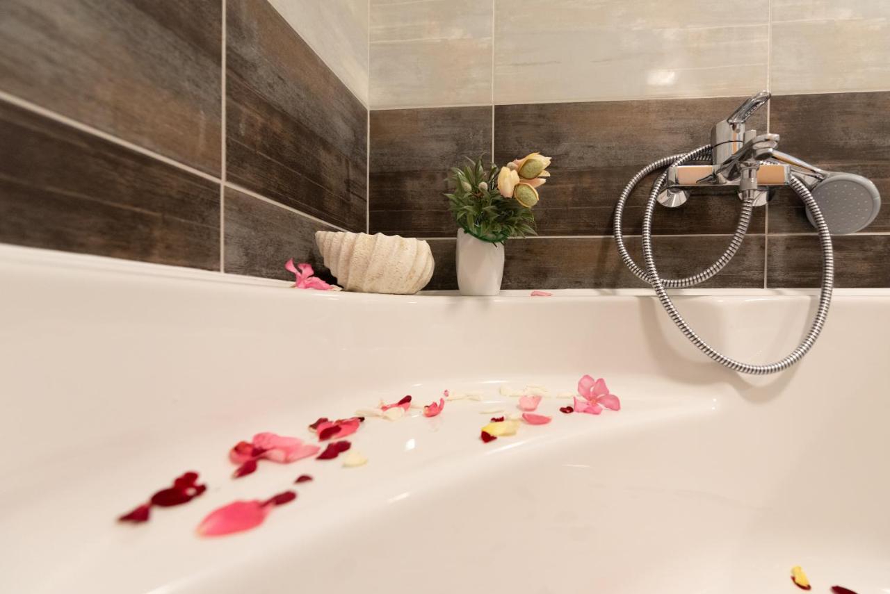 Luxury With Garden Jacuzzi And Wellness Apartman *