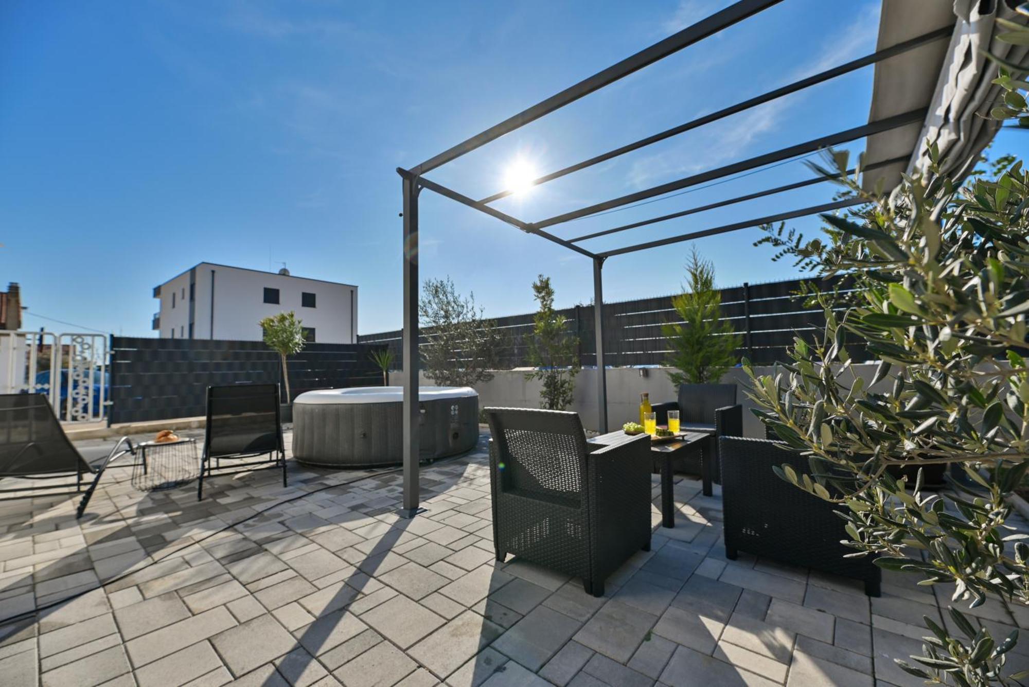 Luxury With Garden Jacuzzi And Wellness