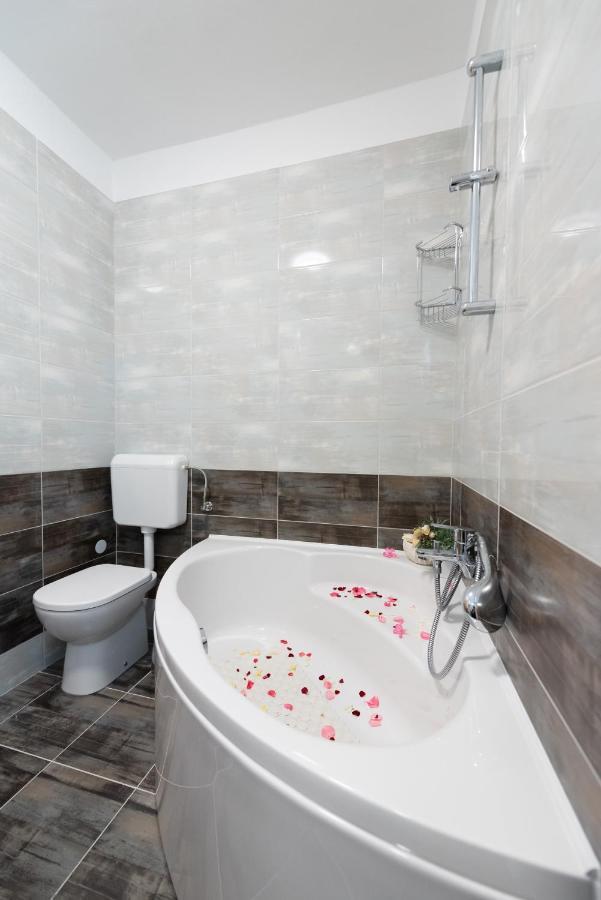 Luxury With Garden Jacuzzi And Wellness Apartma *